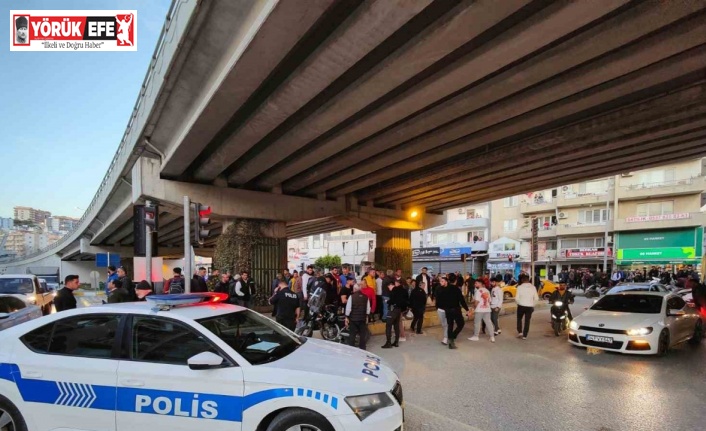 Kuşadası’nda kırmızı ışıkta geçme kavgası: 1’i ağır 3 yaralı