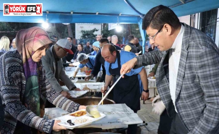 Nazilli Belediyesi’nin iftar sofralarında vatandaşlar bir araya geliyor