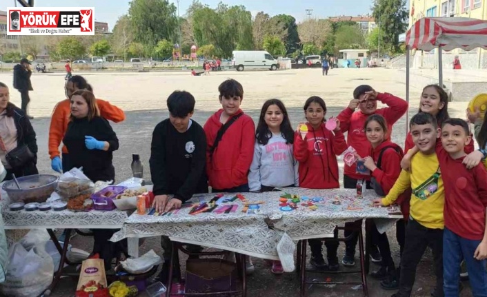 Nazilli Cumhuriyet İlkokulu’nda depremzedeler için hayır panayırı düzenlendi