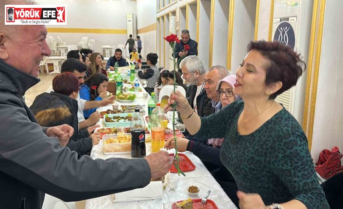 Nazilli’de halk oyunları topluluğu düzenledikleri etkinliği depremzede kadınlara adadı