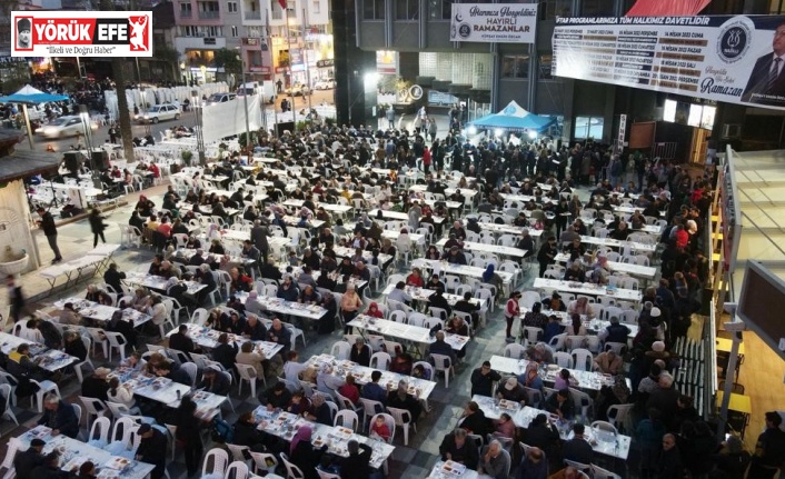 Nazilli’de ilk iftar Belediye Meydanı’nda yapıldı