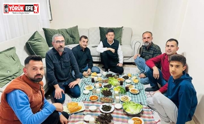 Başkan Özcan iftarda depremzede aileye misafir oldu