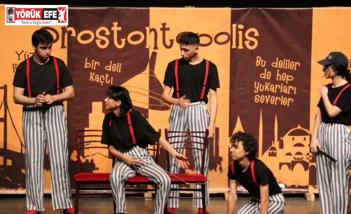 Dünya Tiyatro Haftası’nda Kuşadası Belediye Tiyatrosu takdir topladı