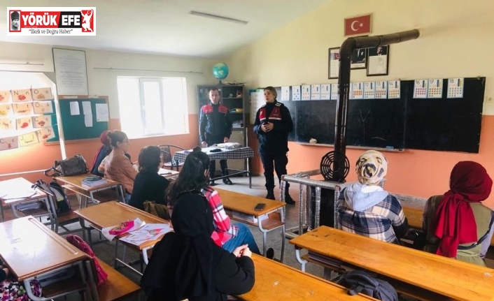 Jandarma ekipleri kadınları bilgilendirmeye devam ediyor