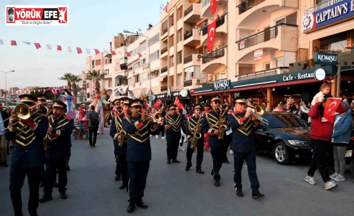 Kuşadası’nda 23 Nisan korteji renkli görüntülere sahne oldu