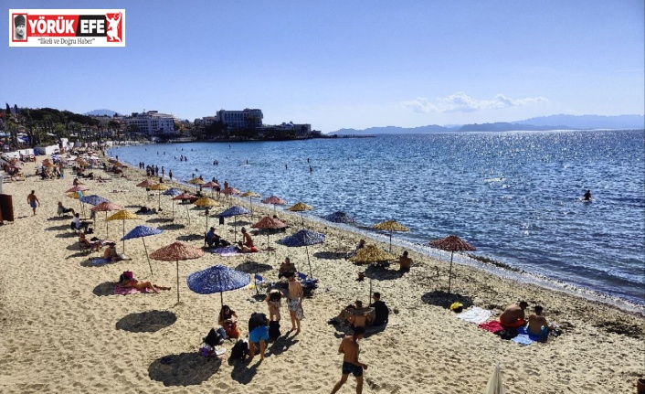 Kuşadası’nın dünyaca ünlü Kadınlar Denizi Plajı’nda bayram yoğunluğu
