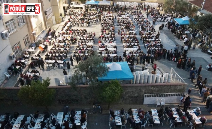 Nazilli Belediyesi’nin iftar sofraları dolup taşıyor