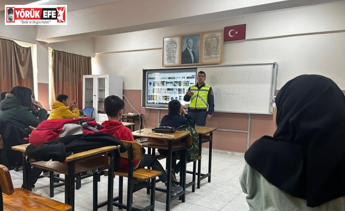 Öğrencilere trafik kuralları ve emniyet kemerinin önemi anlatıldı