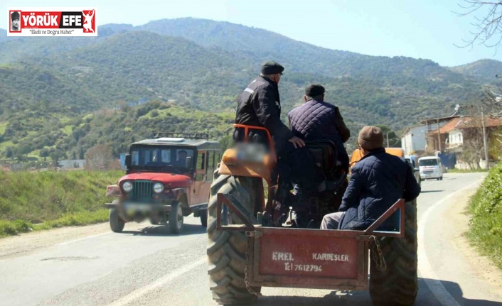 Traktör arkasında tehlikeli yolculuk
