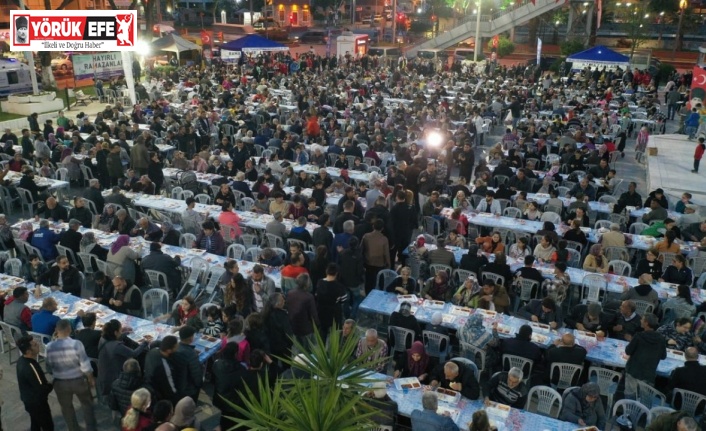 Vatandaşlar Aydın Büyükşehir Belediyesi’nin iftar sofralarında buluşuyor