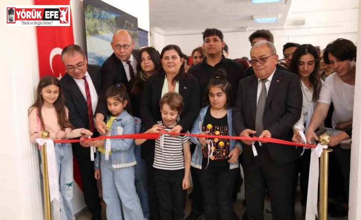Başkan Çerçioğlu, "Atatürk ve Gençlik" sergisinin açılışı gerçekleştirdi