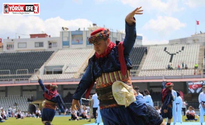 Gençlerin gösterileri ayakta alkışlandı