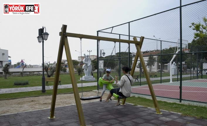 Kuşadası Belediyesi’nden parklara özel salıncak