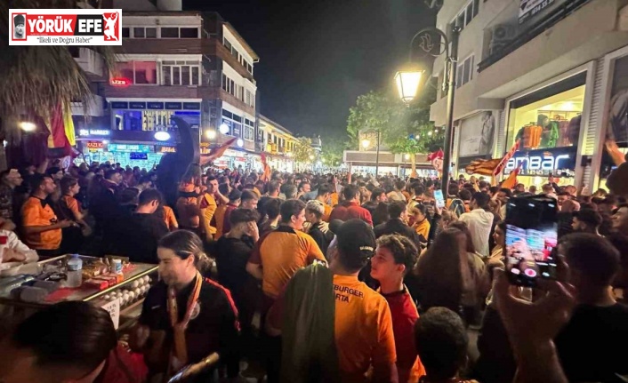 Kuşadası’nda Galatasaray’ın şampiyonluğu kutlandı