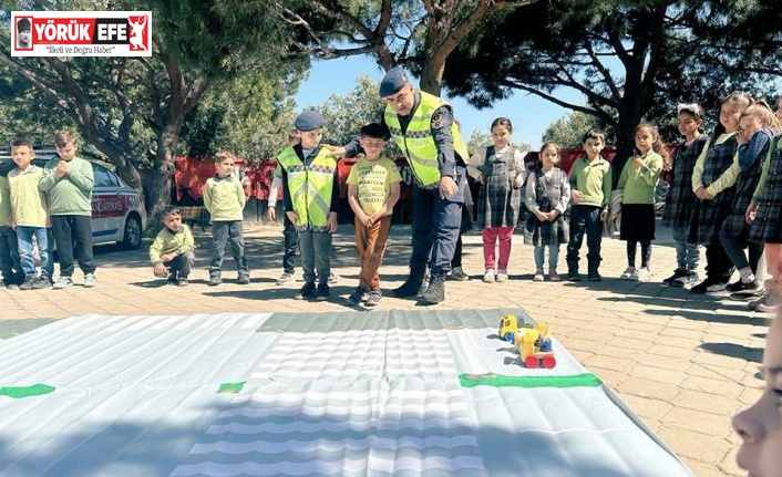 Kuşadası’nda ilkokul öğrencileri “trafik dedektifi” oldu