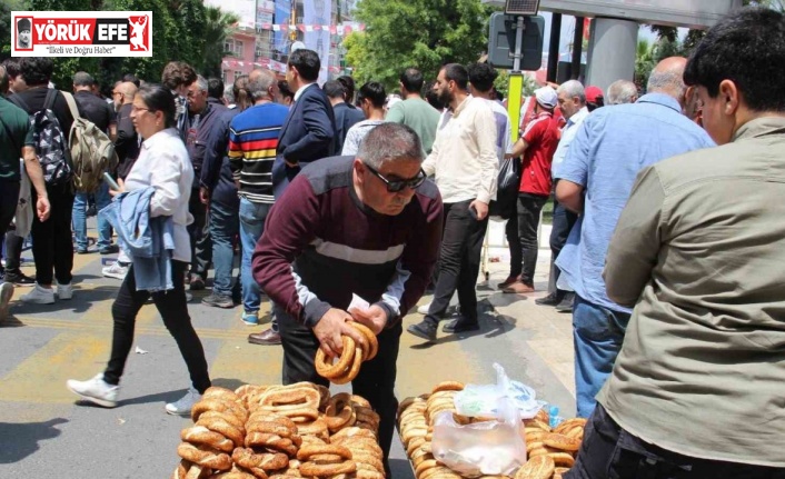 Mitingler simitçilerin yüzünü güldürdü