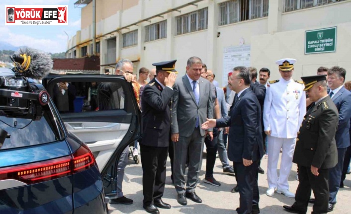 Vali Aksoy, makam aracı TOGG ile ilk resmi törene katıldı