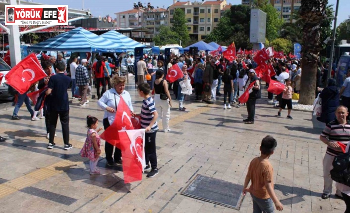 Yasaklara saatler kala meydanlarda seçim hareketliliği