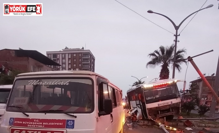 Yolcu minibüsü ile servis aracı çarpıştı: 3 yaralı