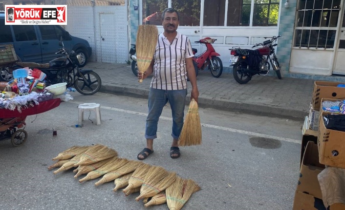 Asırlık ot süpürgeler, son teknoloji rakiplerine karşı direniyor