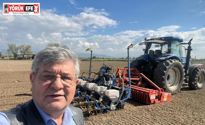 Posacı çok sevdiği tarlalardan kopamıyor