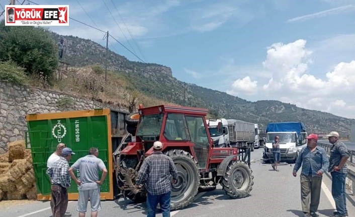 Söke’de saman yüklü traktör devrildi