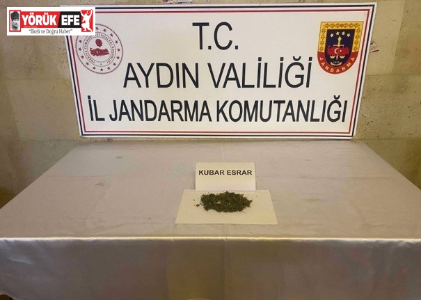 İçtikleri sigaraya esrar koydular, jandarmadan kaçamadılar