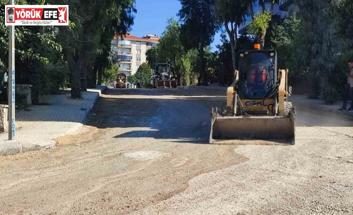 Kuşadası Belediyesi, yolları yeniliyor