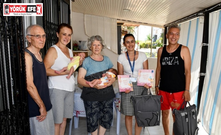 Kuşadası Belediyesi’nin ’Hoş Geldin Bebek’ ziyaretleri devam ediyor