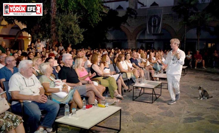 Kuşadası’nda müzikal gösteri