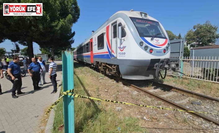 Trenin çarptığı adam hayatını kaybetti