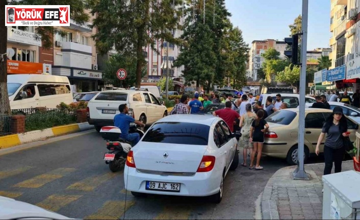 Direksiyon hakimiyetini kaybetti, 5 araca çarptı