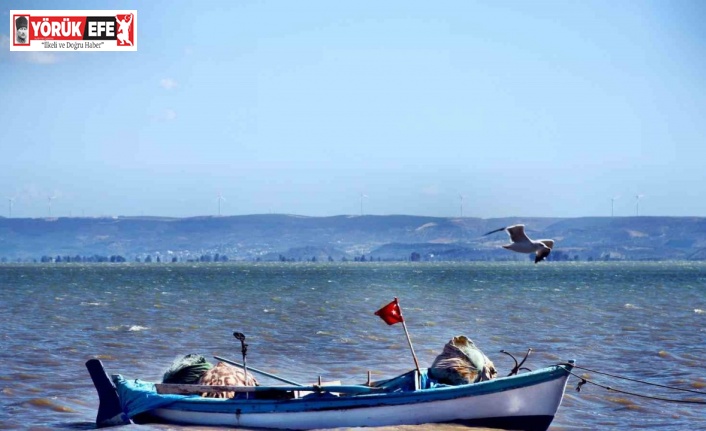 Karina, doğal güzelliğiyle misafirlerini cezbediyor