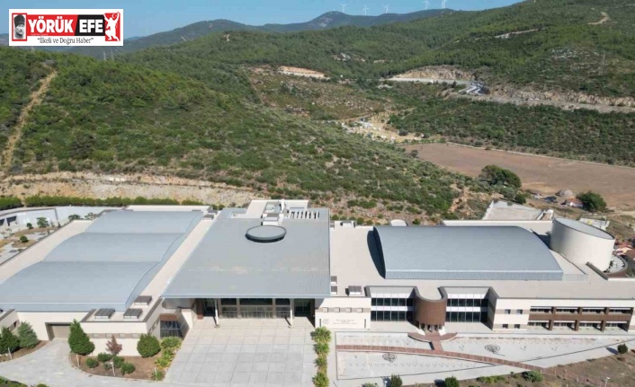 Kuşadası Efes Kongre Merkezi çürümeye devam ediyor