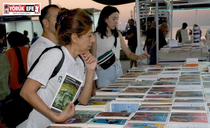 Kuşadası Kitap Fuarı 300 bin kişiyi ağırladı