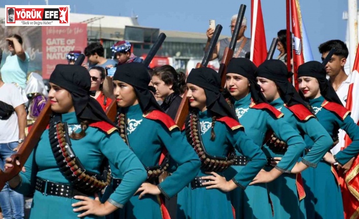 Kuşadası’nda Zafer coşkusu meydanlara sığmadı