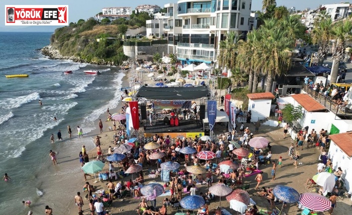 Kuşadası’nın halk plajları partilerle renkleniyor