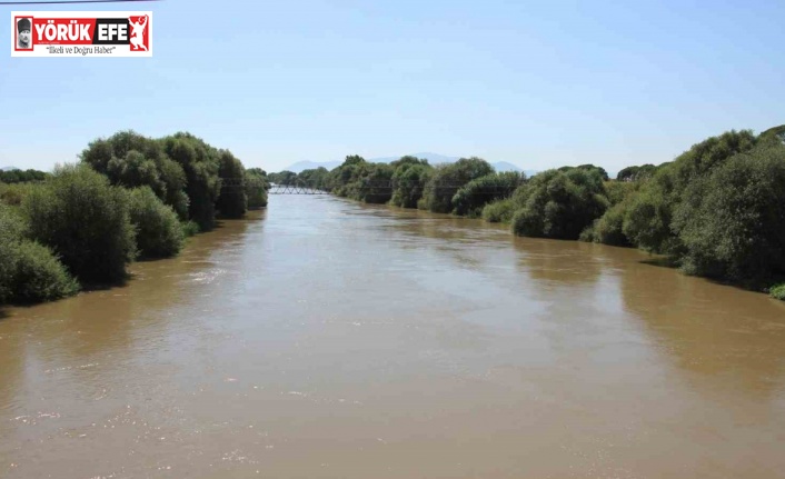Menderes Nehri’ndeki su seviyesi üreticileri memnun ediyor