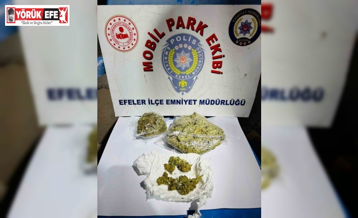 Uyuşturucu dolu poşetten kurtulmaya çalıştılar, polisin dikkatinden kaçamadılar
