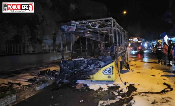 Alevlere teslim olan otobüs küle döndü