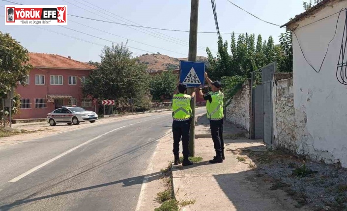 Aydın’da jandarma ekipleri trafik levhaların kontrol etti