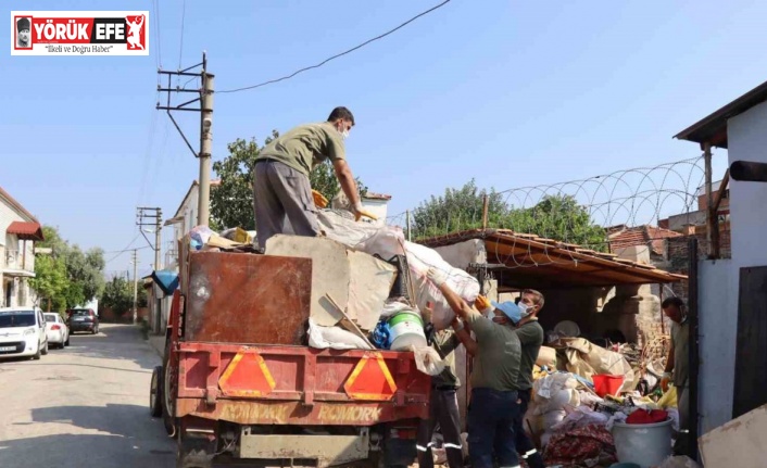 Bu evden, 8 saatte 7 kamyon çöp çıktı