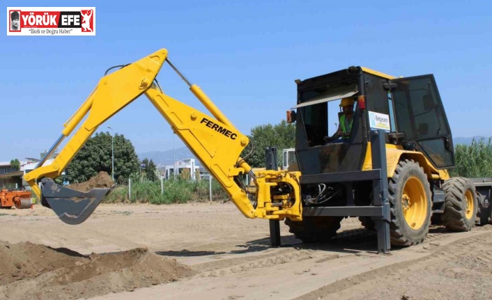 Çocukluk hayali olan kepçe operatörlüğünü gerçeğe dönüştürdü