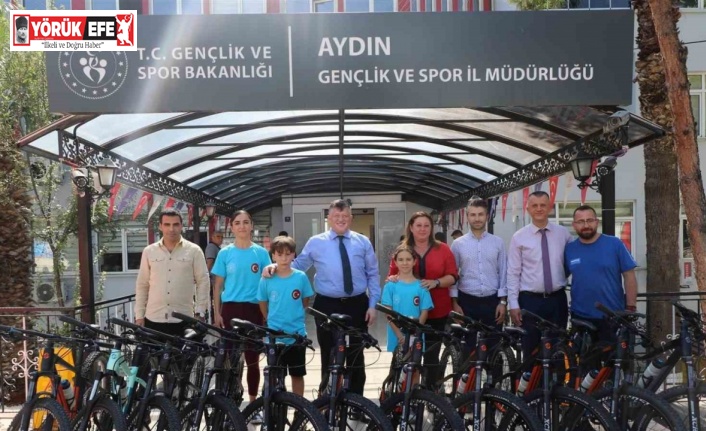 GSB Spor Okulları, genç bisikletçilere yeni ekipmanlarla destek oluyor