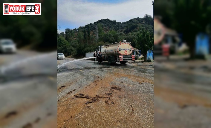 Köşk’te selden kapanan yollar temizlendi, mahallelerde temizlik çalışmaları devam ediyor