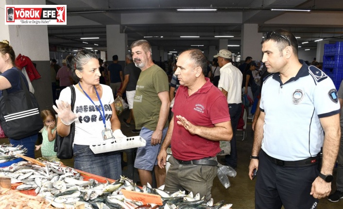 Kuşadası’ndaki balık tezgahlarında sağlık ve hijyen denetimi yapıldı