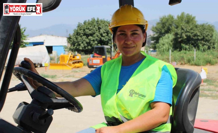 Ojeli tırnaklarıyla direksiyon başına geçti, Söke’nin ilk kadın operatörü olmak için adım attı