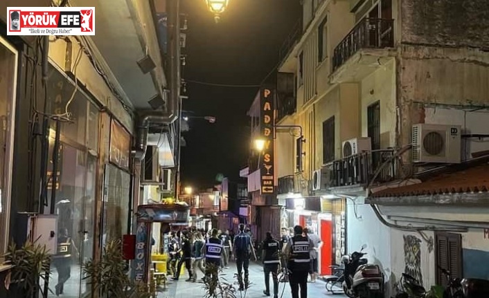 Polis ekiplerinden Kuşadası Barlar Sokağı’na şok baskın