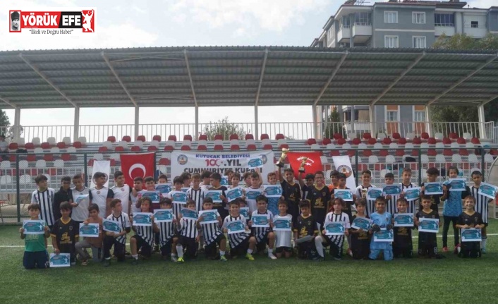 Kuyucak’ta Cumhuriyet Kupası Futbol Turnuvası düzenlendi