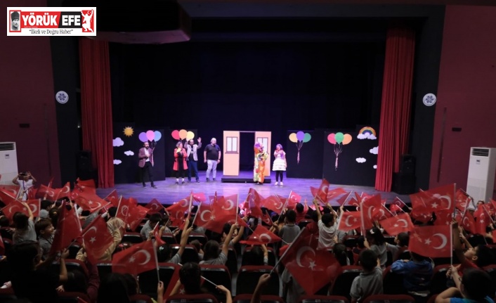 Şehir Tiyatroları ’Benim Güzel Pabuçlarım’ oyununu çocuklarla buluşturdu